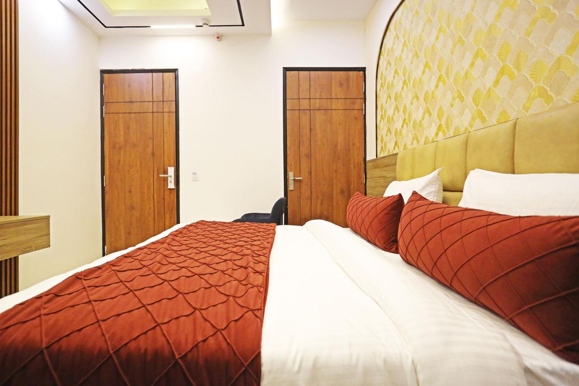 Hotel Hsp Plaza Нью-Дели Экстерьер фото