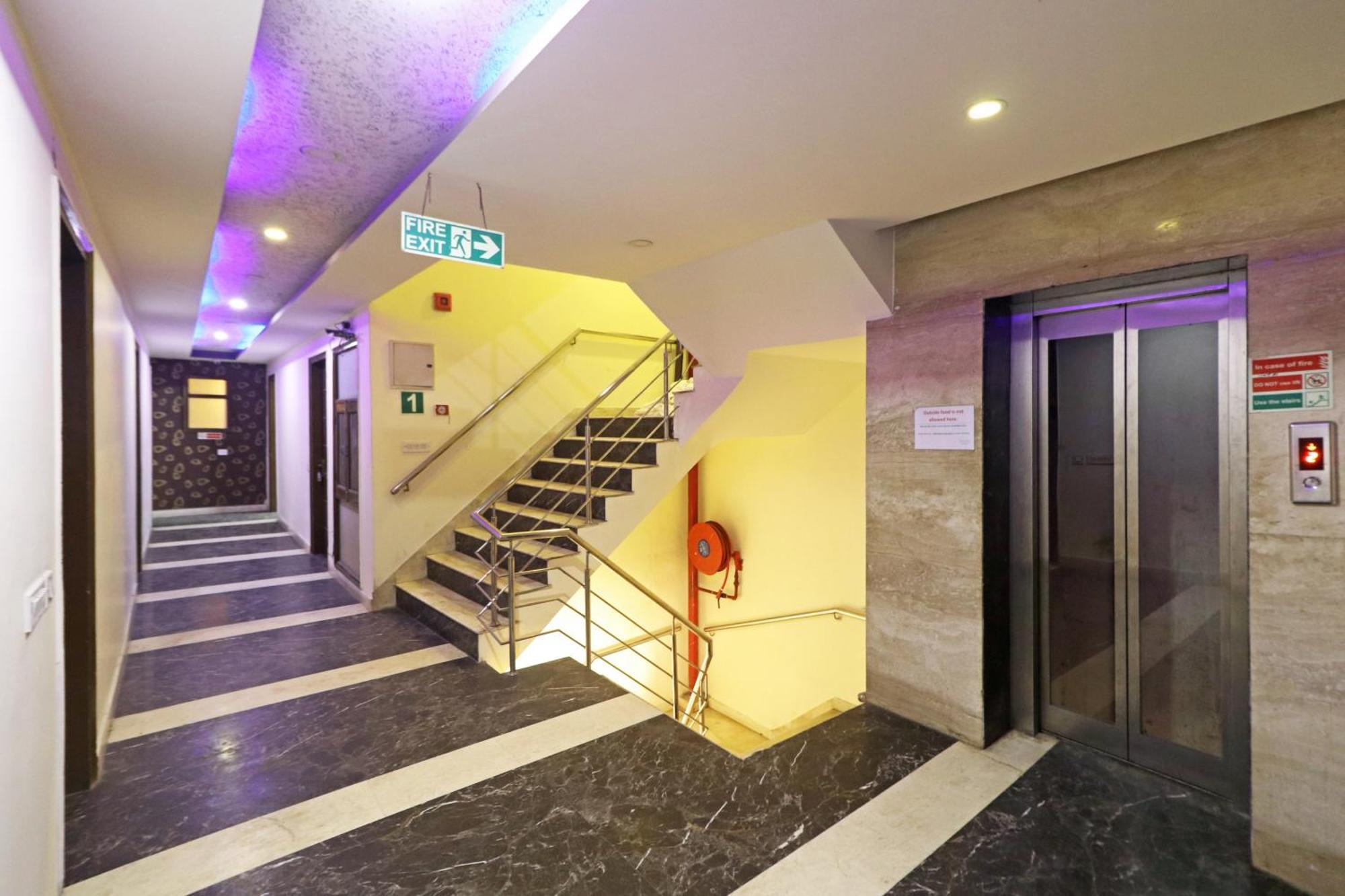 Hotel Hsp Plaza Нью-Дели Экстерьер фото