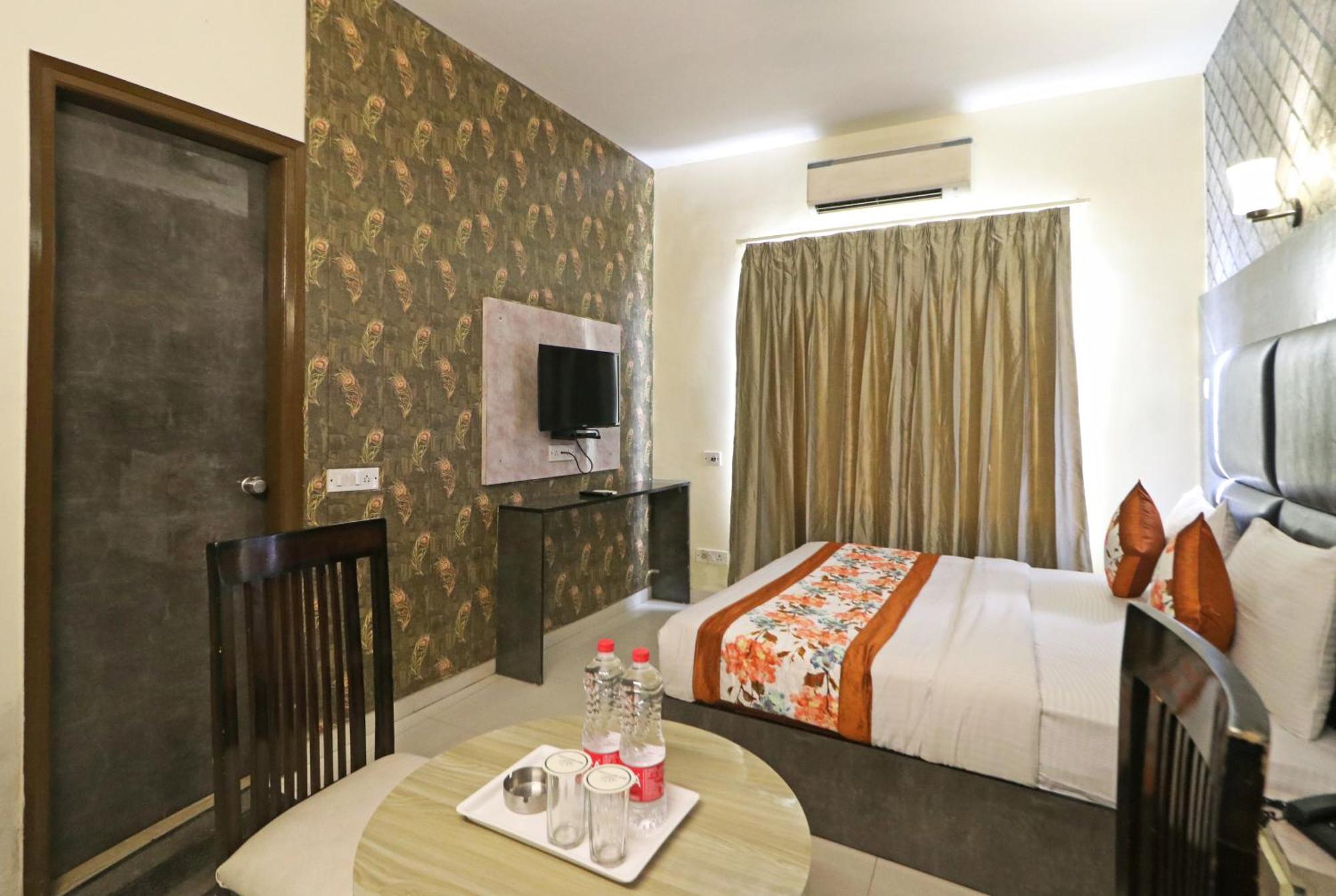 Hotel Hsp Plaza Нью-Дели Экстерьер фото
